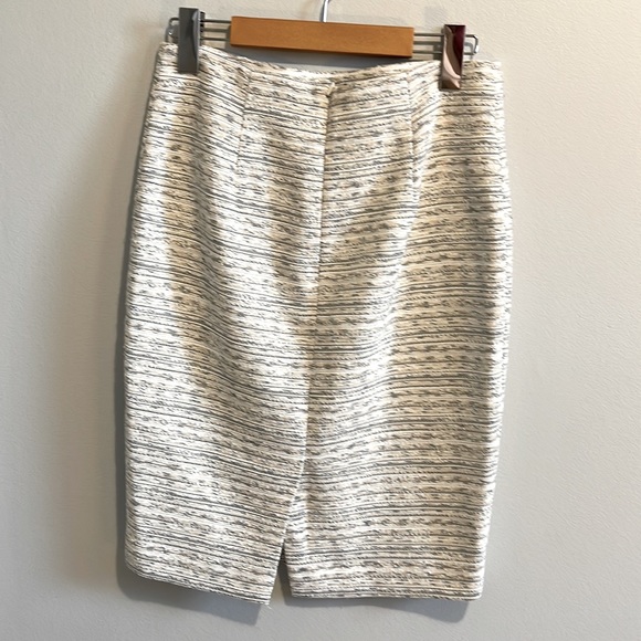 Ann Taylor tweed pencil skirt. - Picture 2 of 3